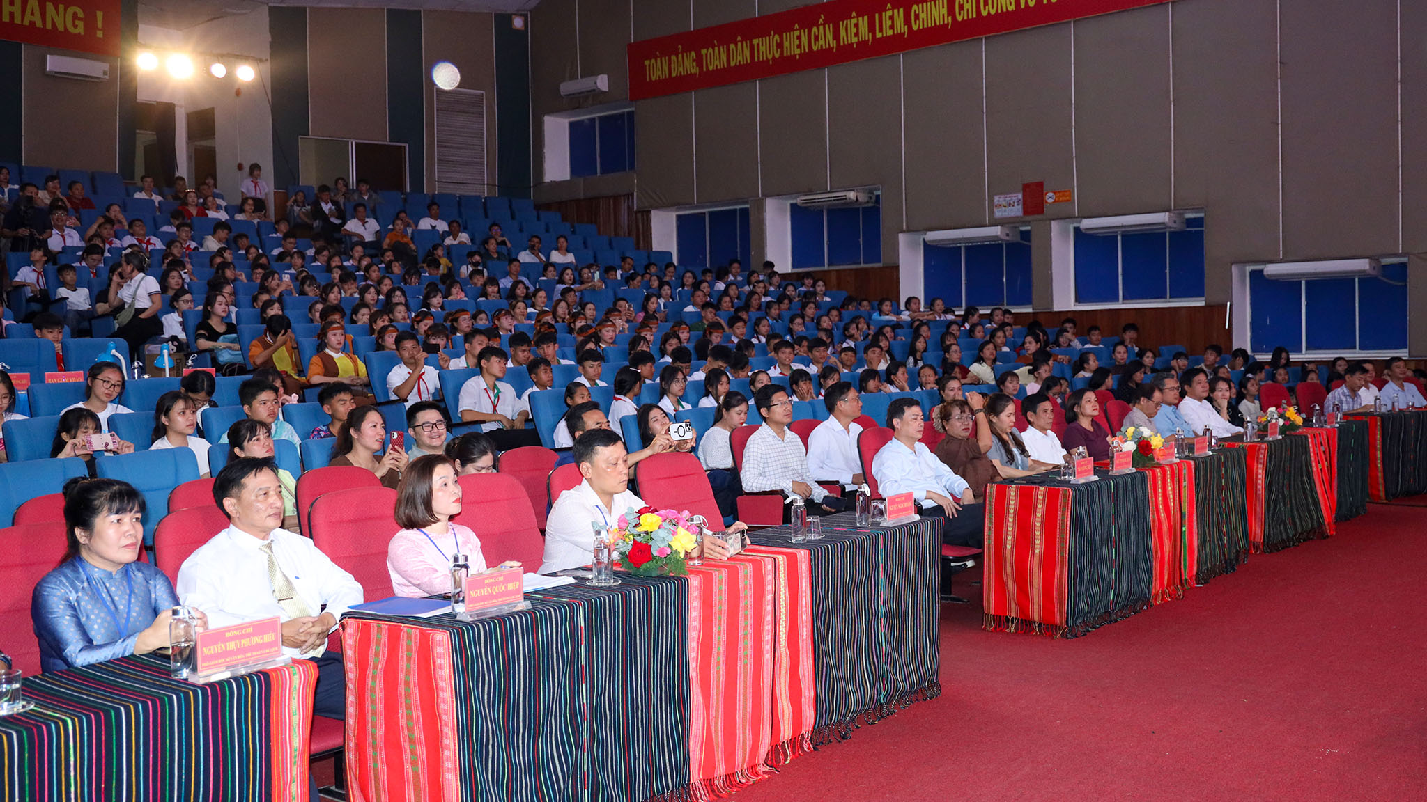 Đại biểu dự chương trình